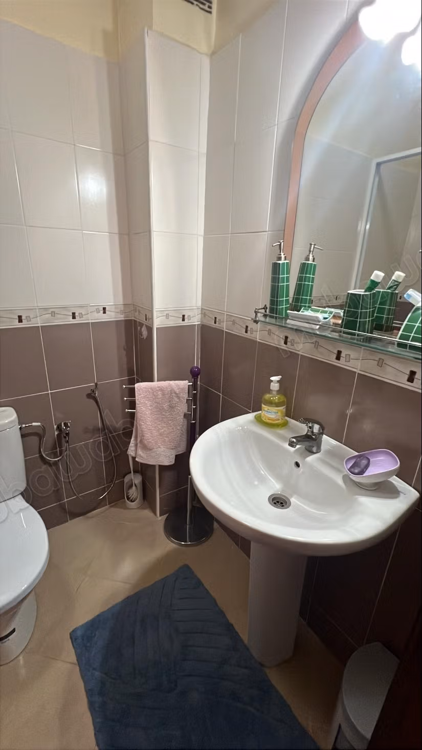 Appartement te koop in het Centrum. 3 comfortabele kamers. Gemeubileerd