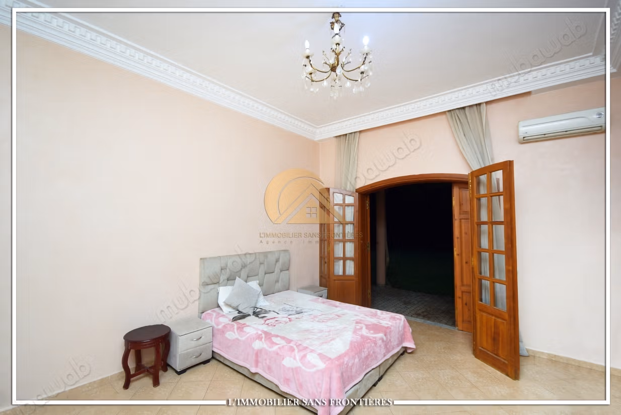 Villa meublée à vendre Route de l’Ourika, Marrakech – 1 hectare de terrain