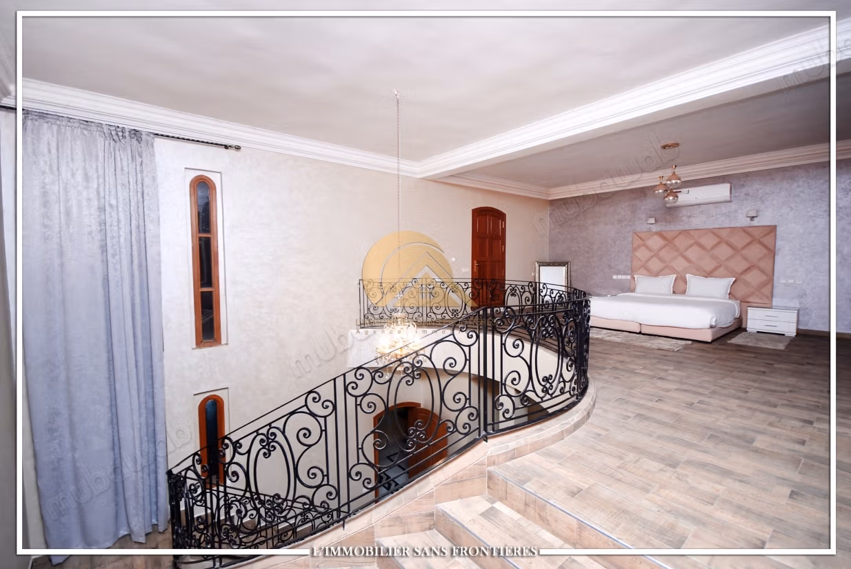 Villa meublée à vendre Route de l’Ourika, Marrakech – 1 hectare de terrain