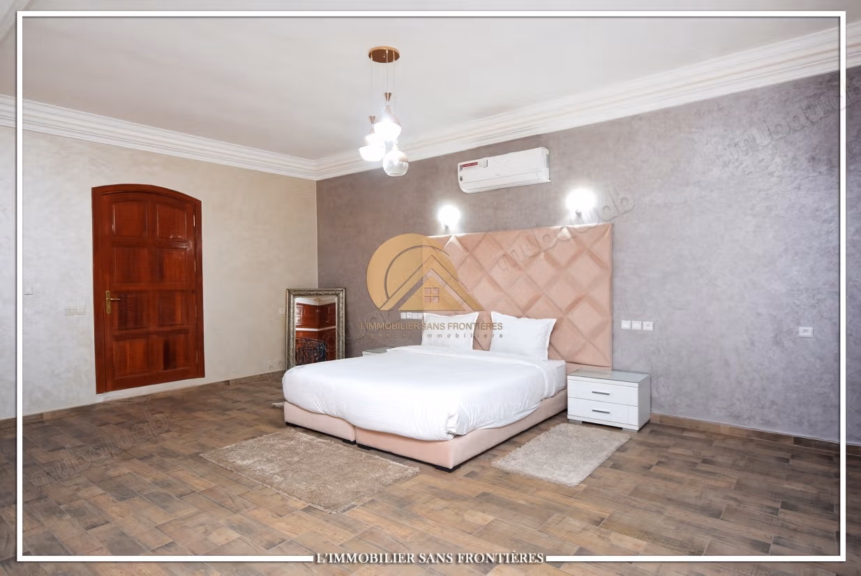 Villa meublée à vendre Route de l’Ourika, Marrakech – 1 hectare de terrain