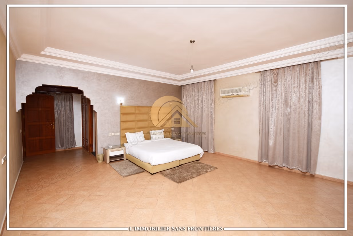 Villa meublée à vendre Route de l’Ourika, Marrakech – 1 hectare de terrain