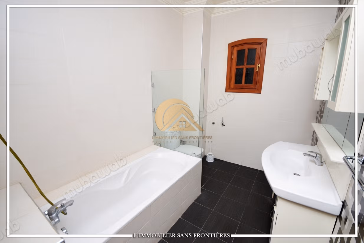 Villa meublée à vendre Route de l’Ourika, Marrakech – 1 hectare de terrain