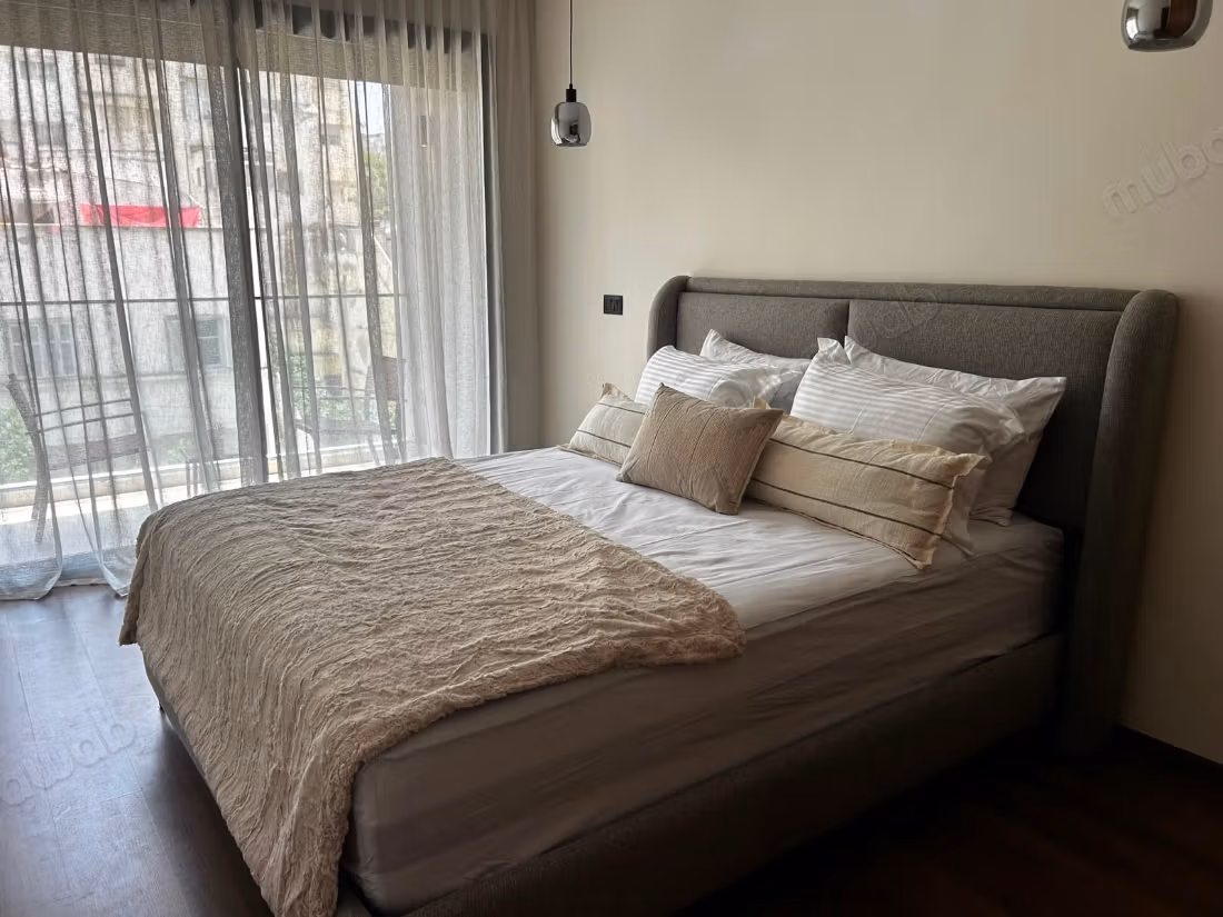Studio nuovo arredato con finiture curate di 53m2