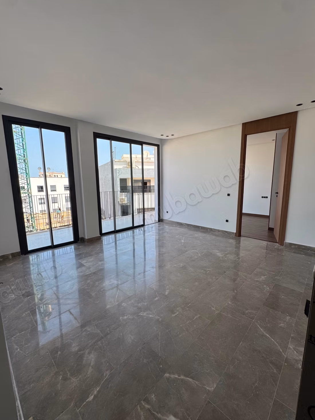 Superbo appartamento all'ultimo piano con terrazza in affitto vuoto a Ferme Bretonne Laya