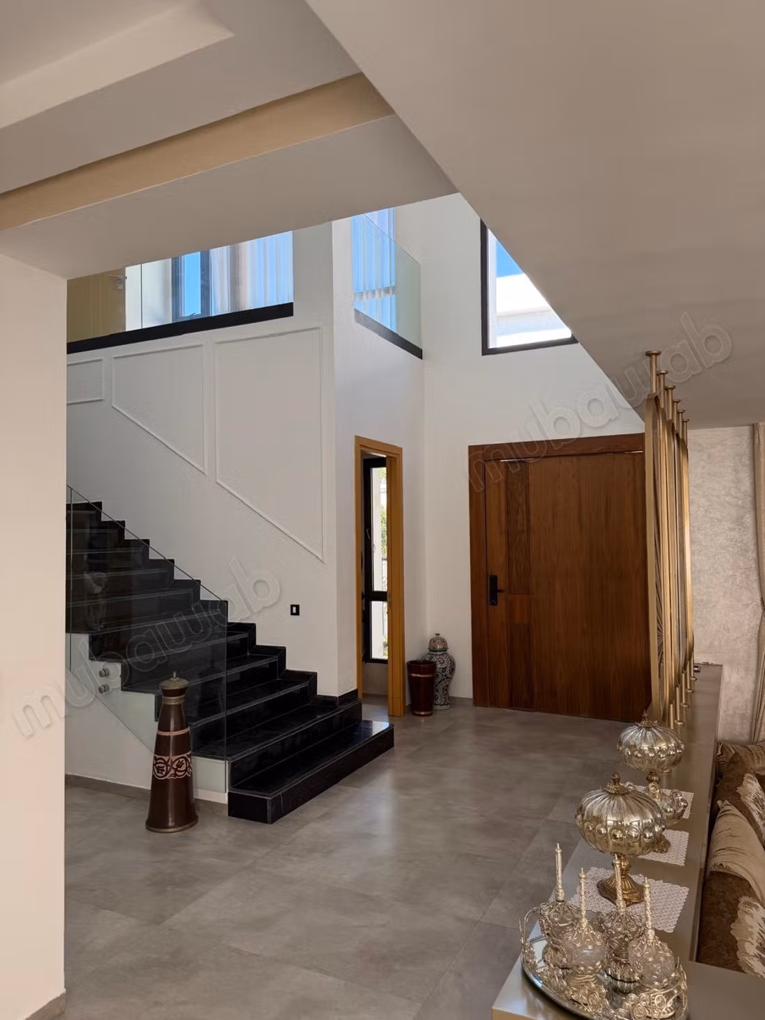 Magnificent villa for sale in El Menzeh. 4 pleasant bedrooms. Traditional Moroccan lounge, secure residence