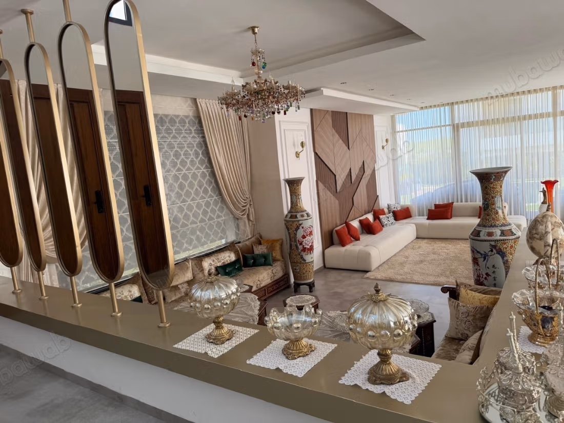 Magnificent villa for sale in El Menzeh. 4 pleasant bedrooms. Traditional Moroccan lounge, secure residence