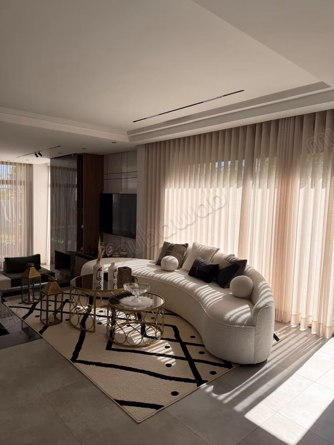 Magnificent villa for sale in El Menzeh. 4 pleasant bedrooms. Traditional Moroccan lounge, secure residence