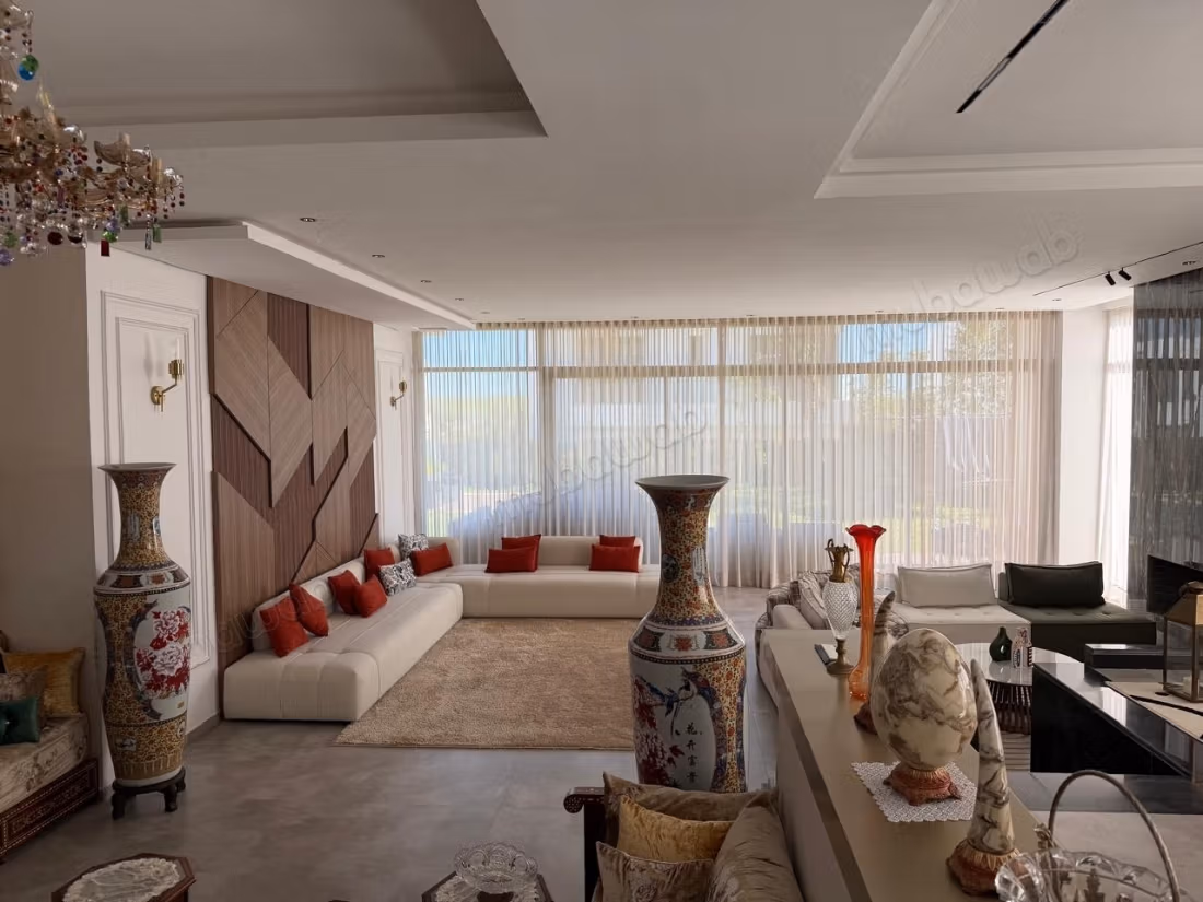 Magnificent villa for sale in El Menzeh. 4 pleasant bedrooms. Traditional Moroccan lounge, secure residence