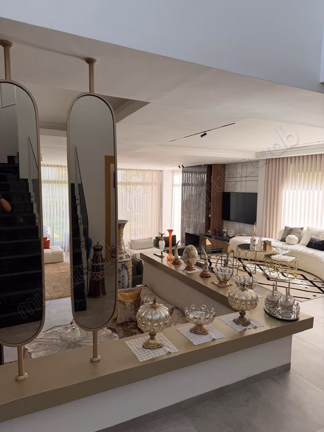 Magnificent villa for sale in El Menzeh. 4 pleasant bedrooms. Traditional Moroccan lounge, secure residence