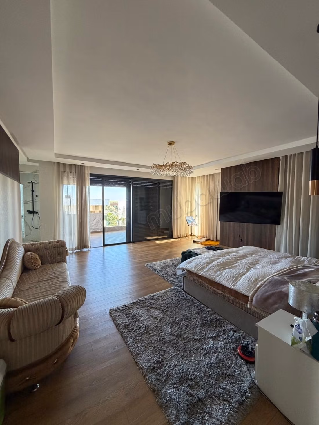 Magnificent villa for sale in El Menzeh. 4 pleasant bedrooms. Traditional Moroccan lounge, secure residence