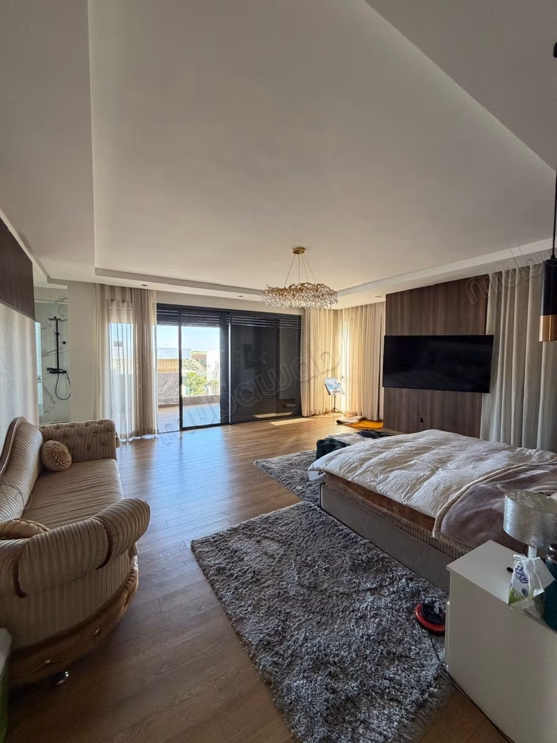 Magnificent villa for sale in El Menzeh. 4 pleasant bedrooms. Traditional Moroccan lounge, secure residence