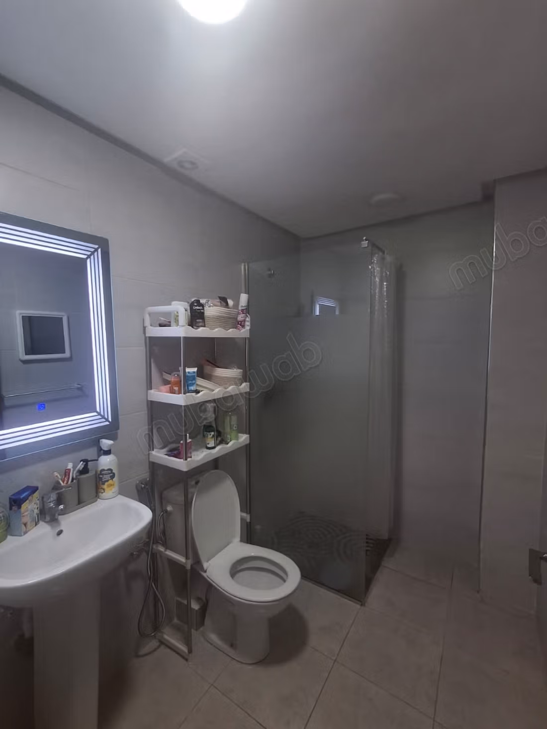 Prachtig appartement te koop in de wijk Hassani. De oppervlakte is 66 m². Gemeubileerd