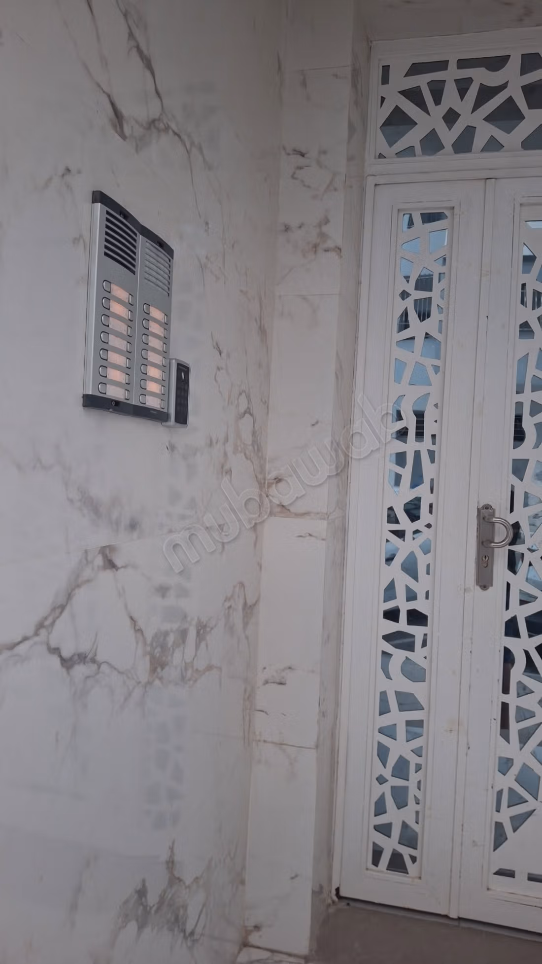 Prachtig appartement te koop in de wijk Hassani. De oppervlakte is 66 m². Gemeubileerd