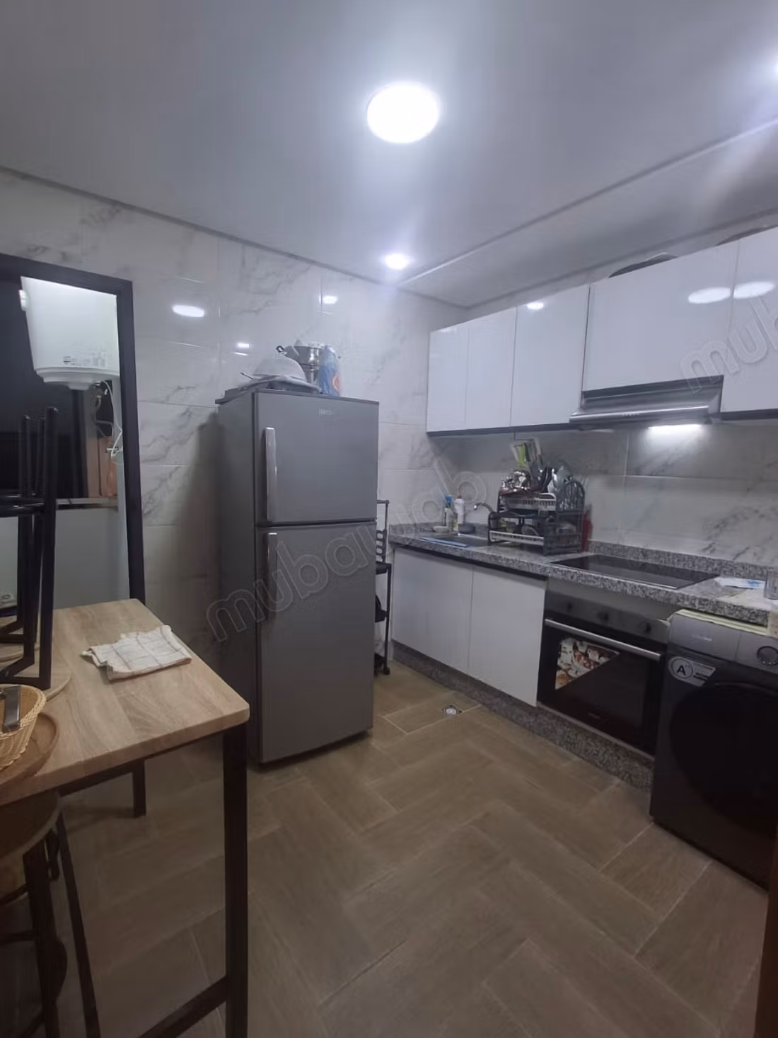 Prachtig appartement te koop in de wijk Hassani. De oppervlakte is 66 m². Gemeubileerd