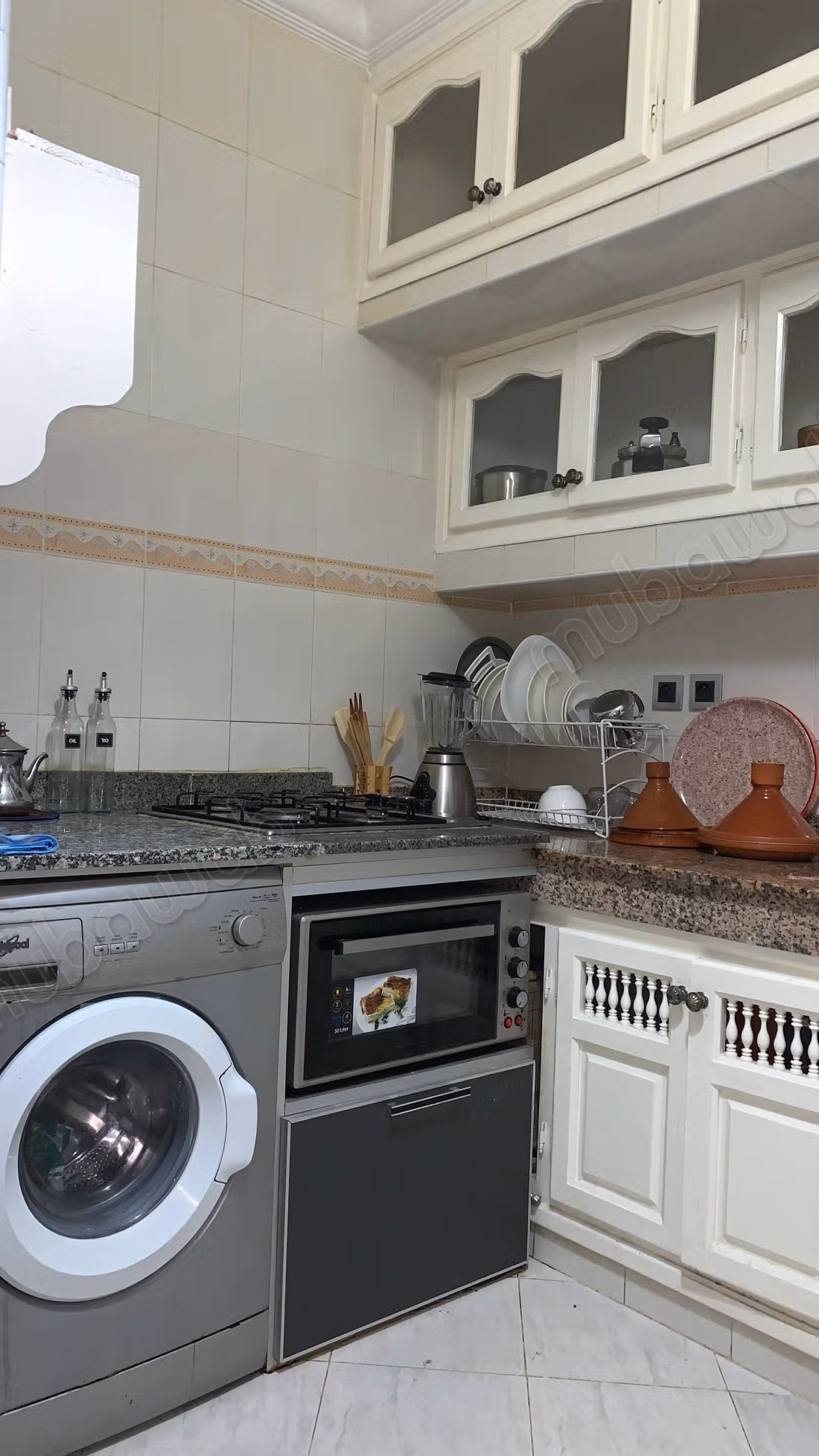 Appartamento in affitto nel quartiere Rounaq. 3 ampie stanze. Arredato