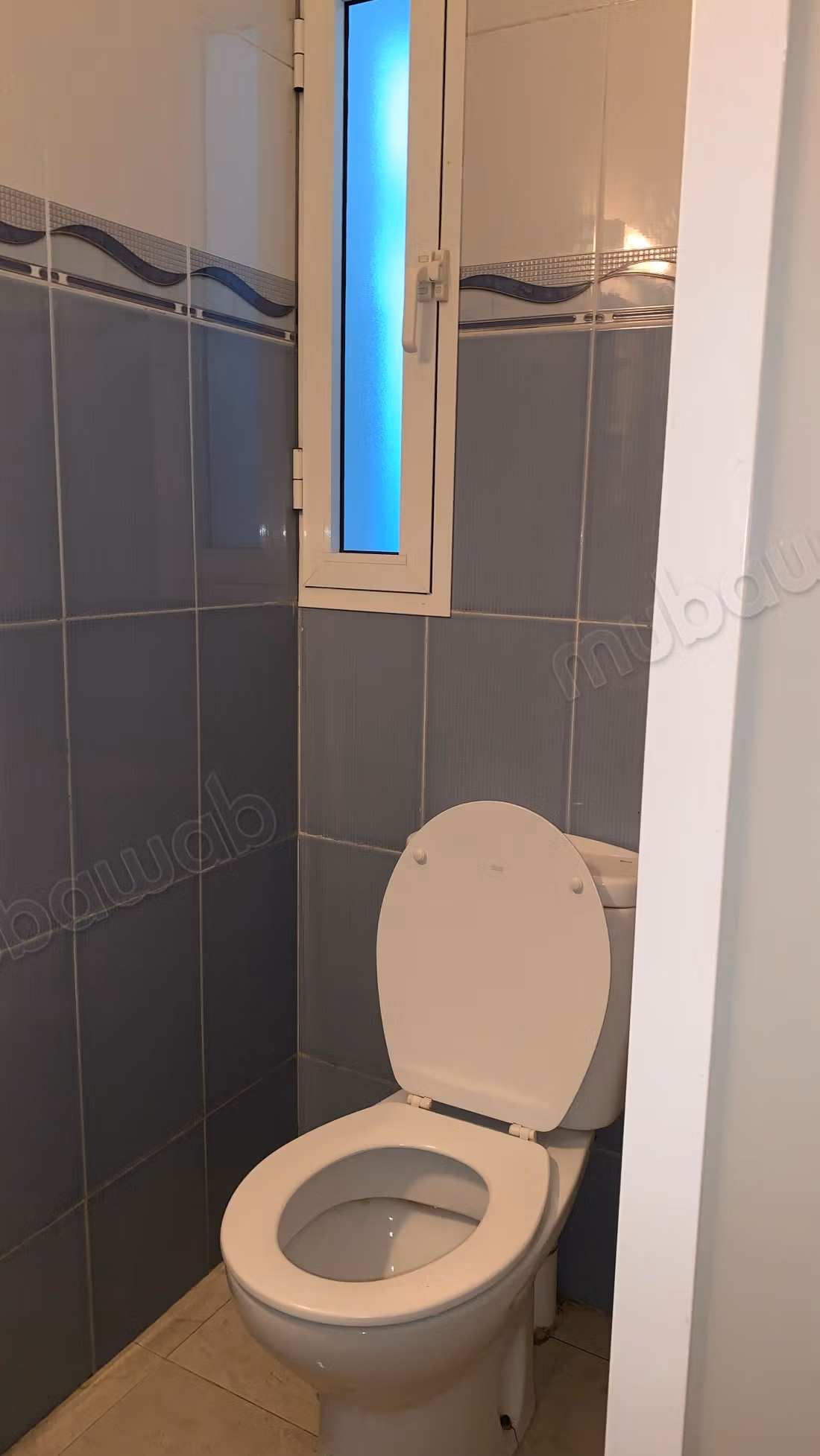 Appartamento in affitto nel quartiere Rounaq. 3 ampie stanze. Arredato