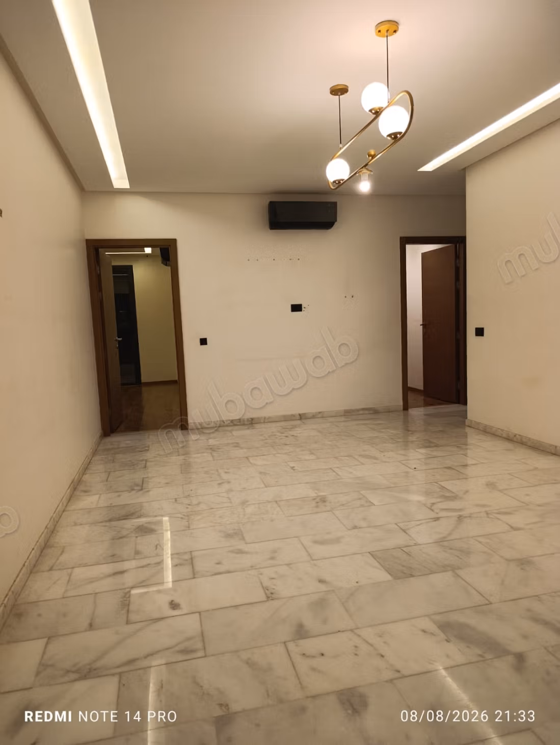 Empty apartment for rent in Finance City