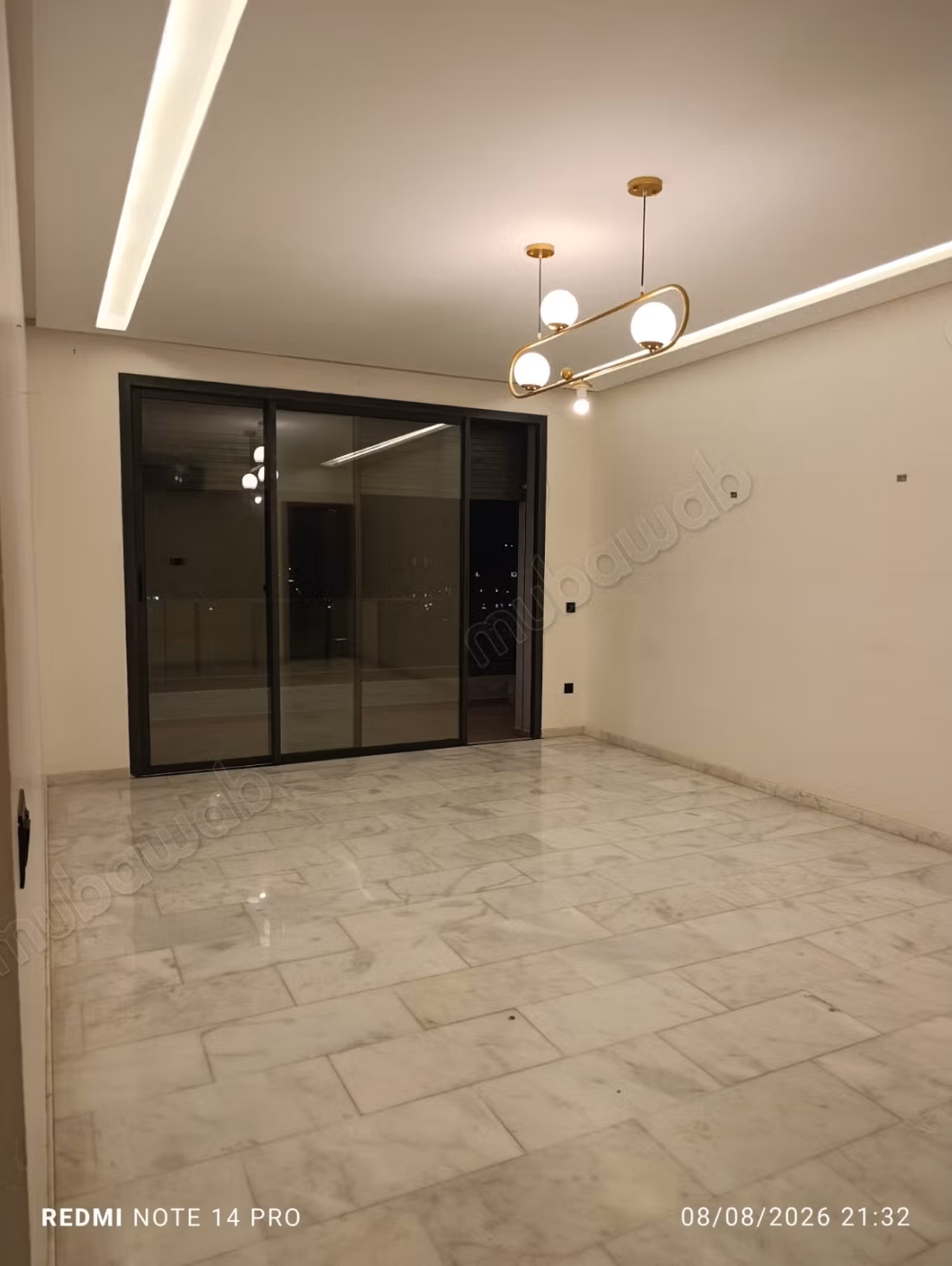 Empty apartment for rent in Finance City