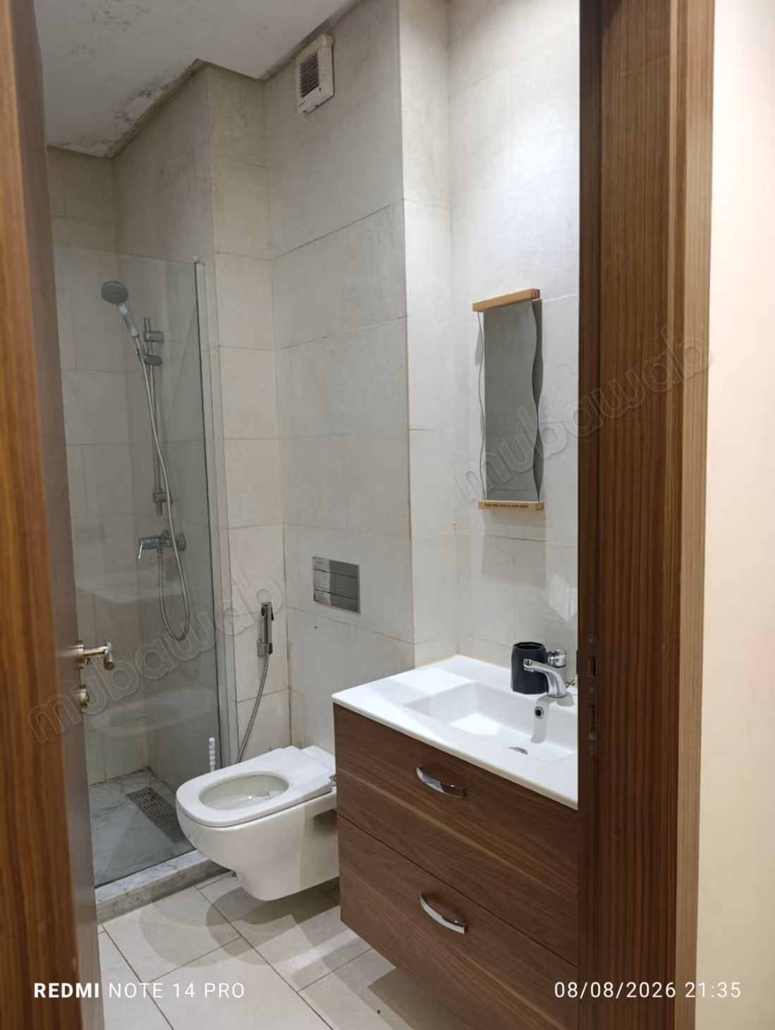 Empty apartment for rent in Finance City