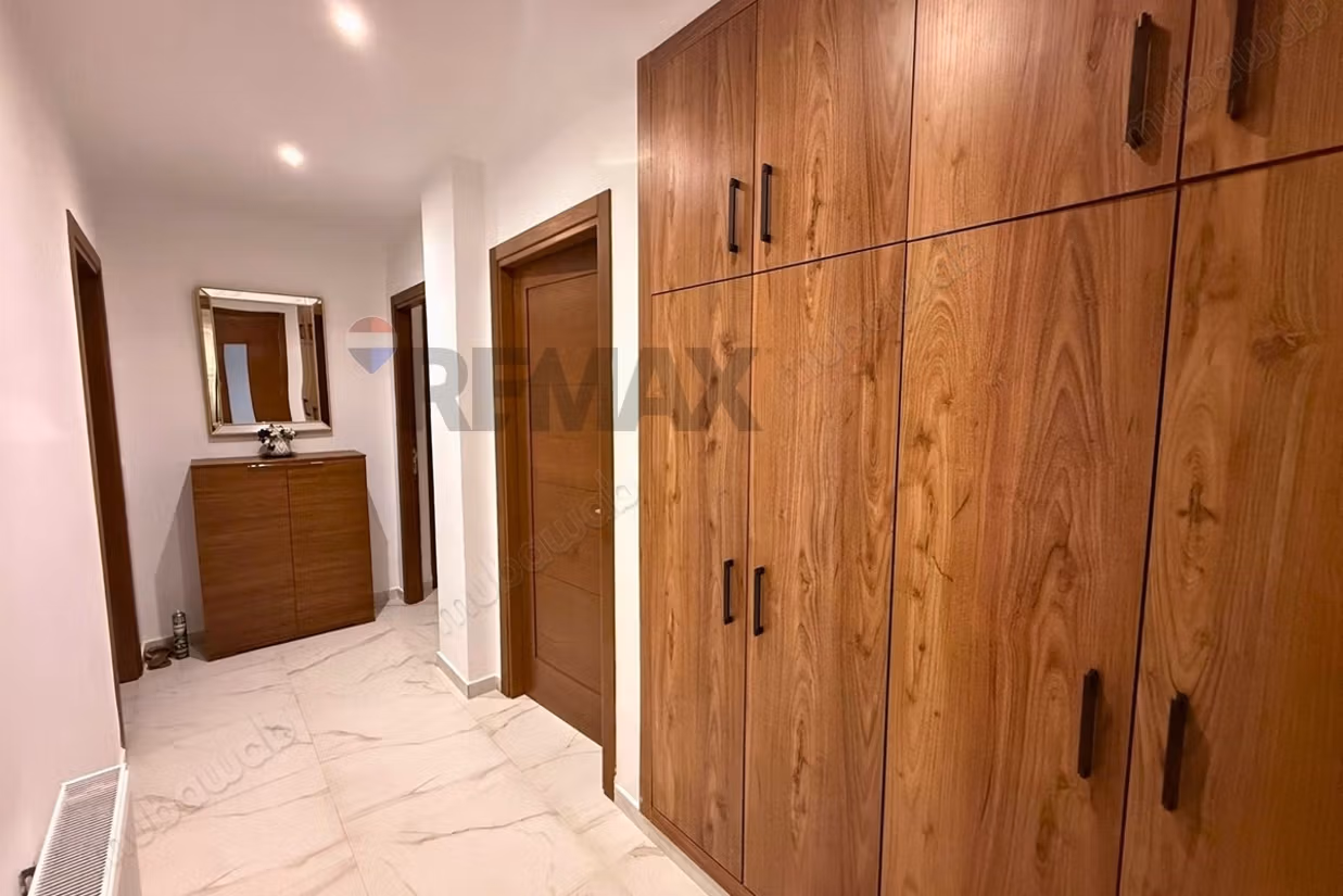 Vendita appartamento a Technopole El Ghazela. 19 camere. Servizio di concierge e aria condizionata