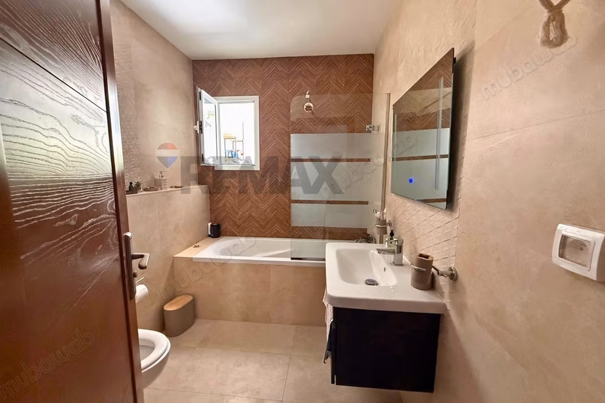 Vendita appartamento a Technopole El Ghazela. 19 camere. Servizio di concierge e aria condizionata
