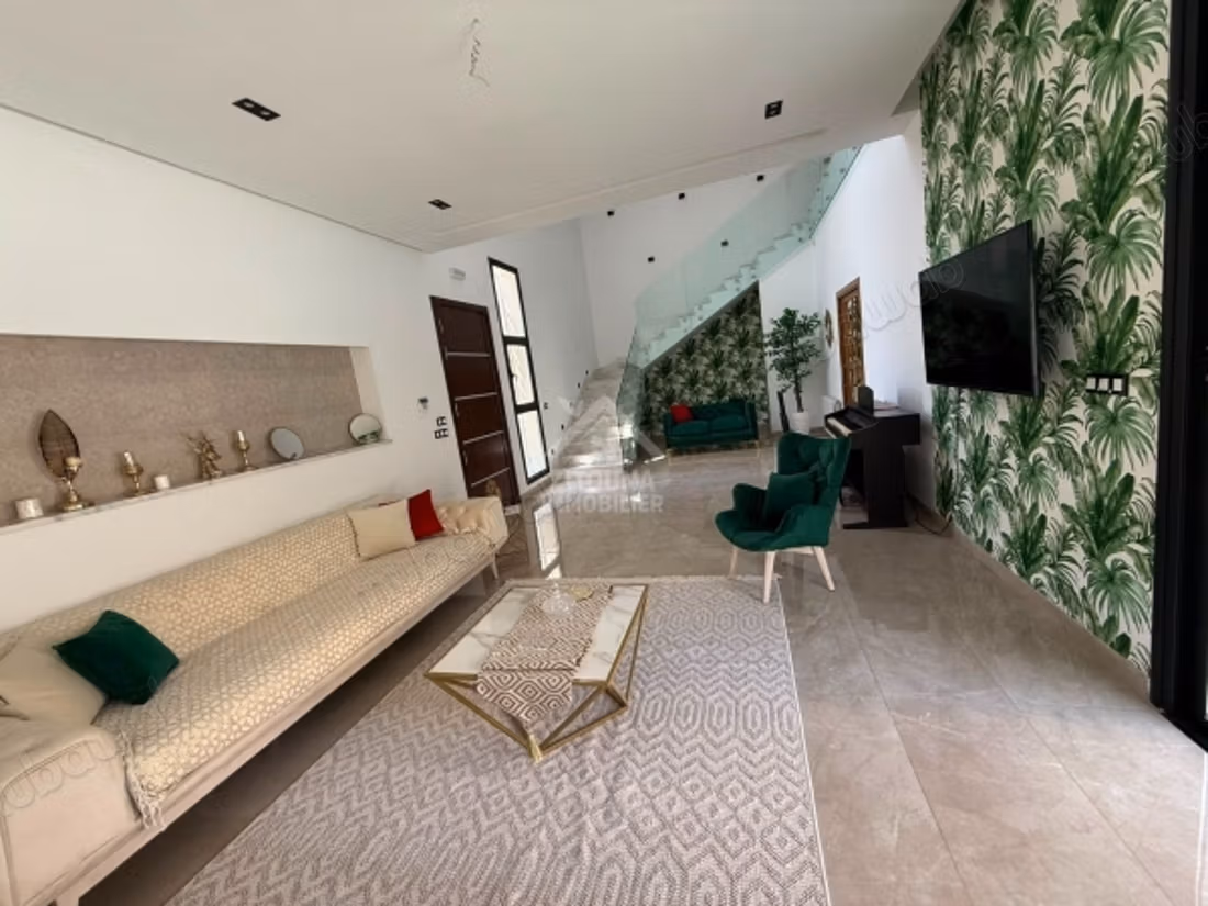 A vendre une villa avec piscine à Riadh Landlous