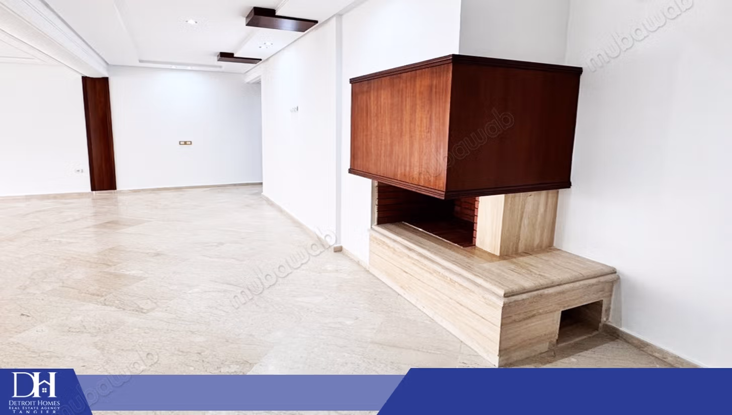 Empty apartment for rent