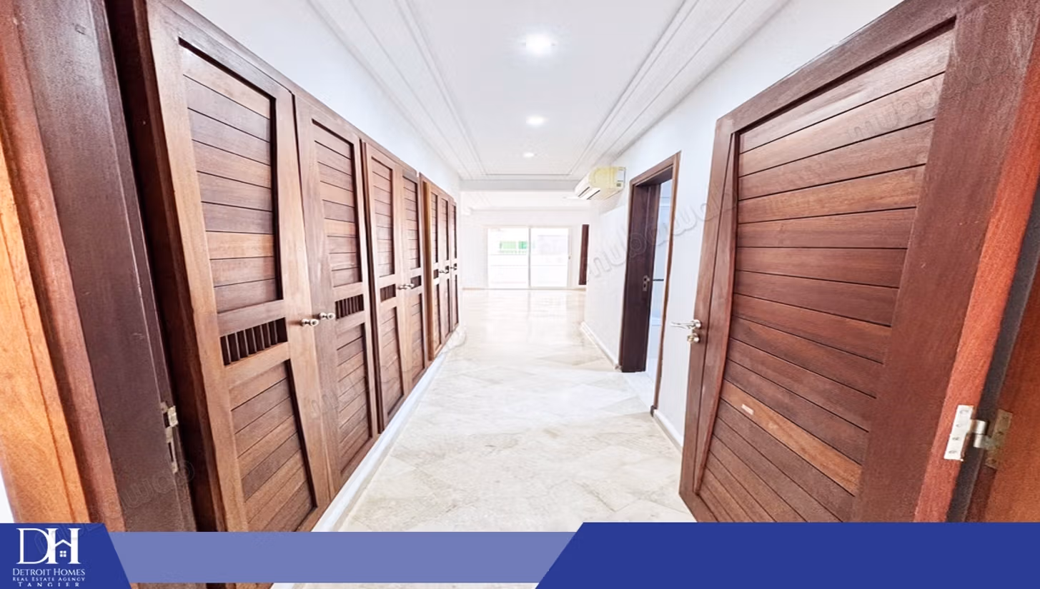 Empty apartment for rent
