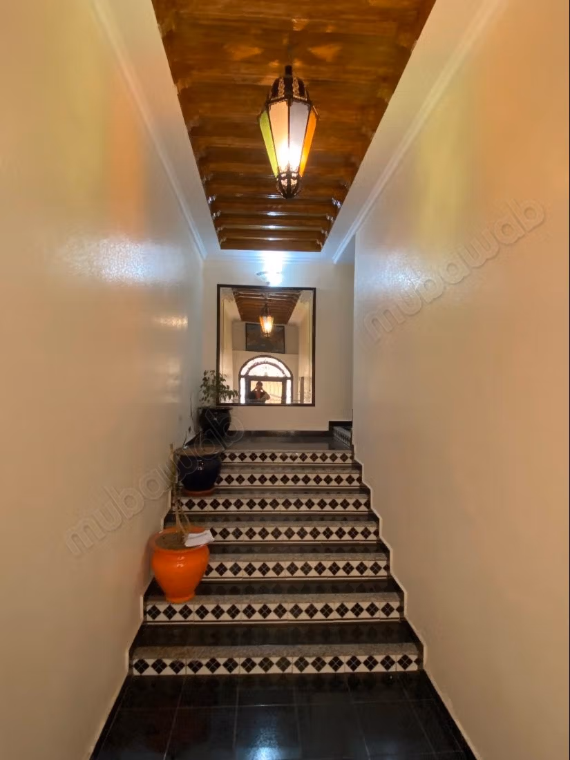 Maison à vendre 3 étages avec 4 garages