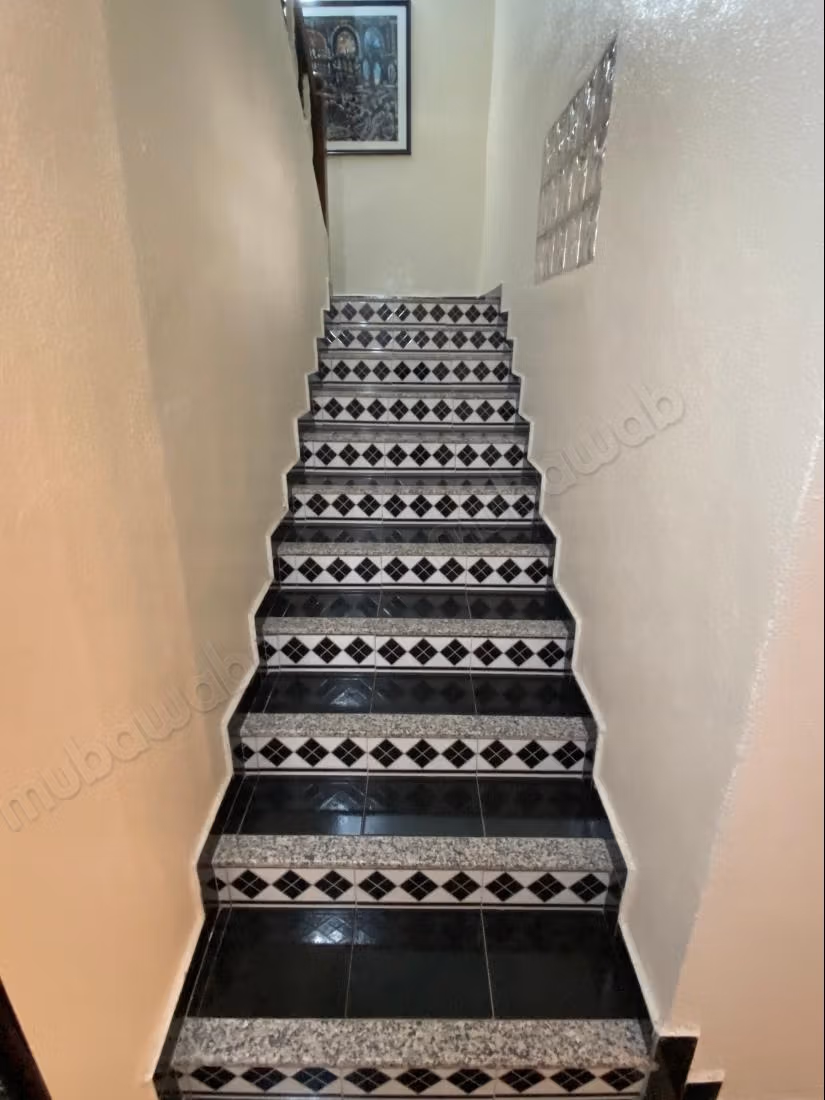 Maison à vendre 3 étages avec 4 garages
