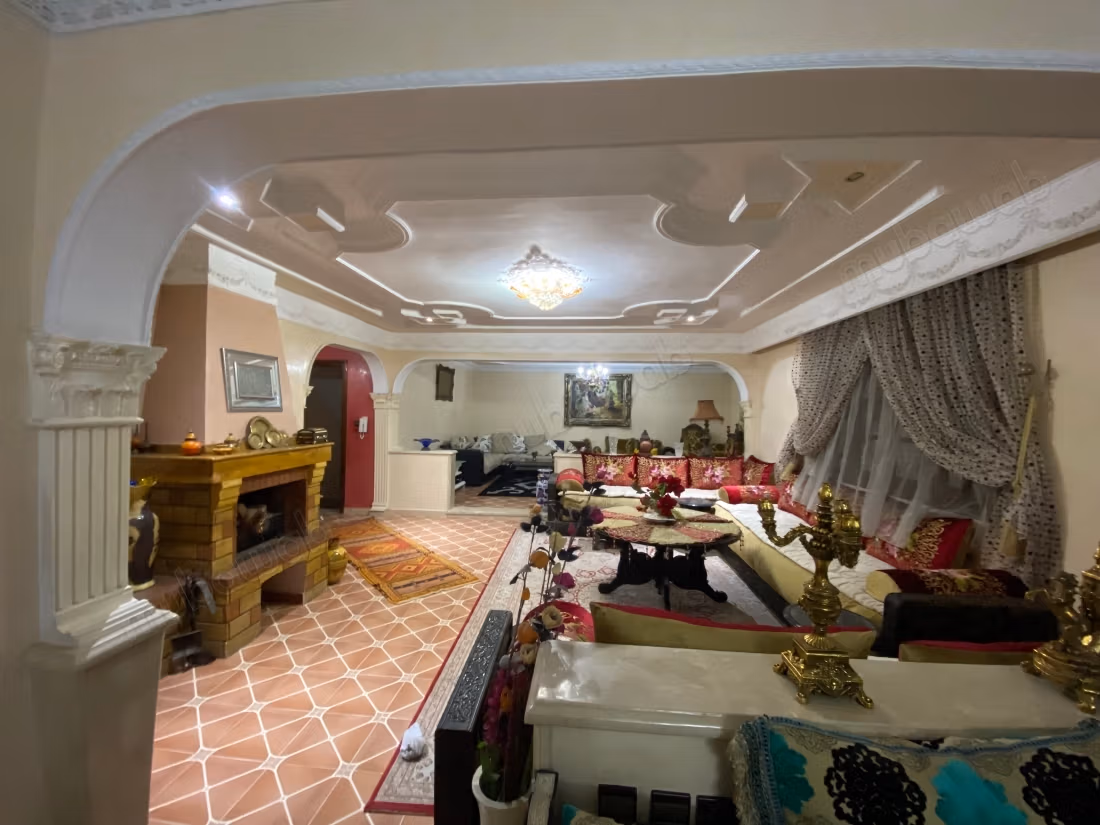 Maison à vendre 3 étages avec 4 garages