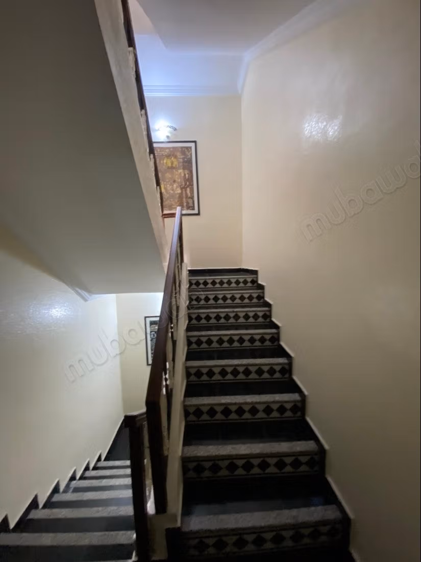 Maison à vendre 3 étages avec 4 garages