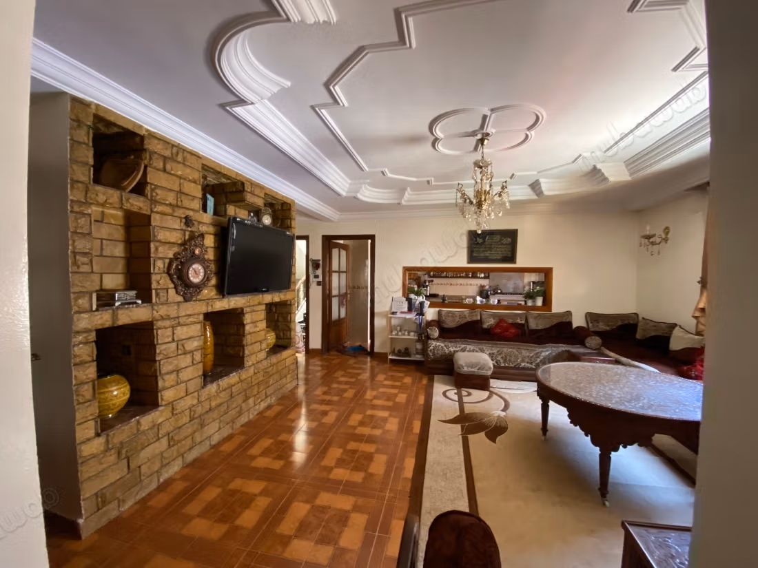 Maison à vendre 3 étages avec 4 garages