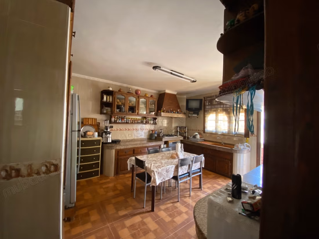 Maison à vendre 3 étages avec 4 garages