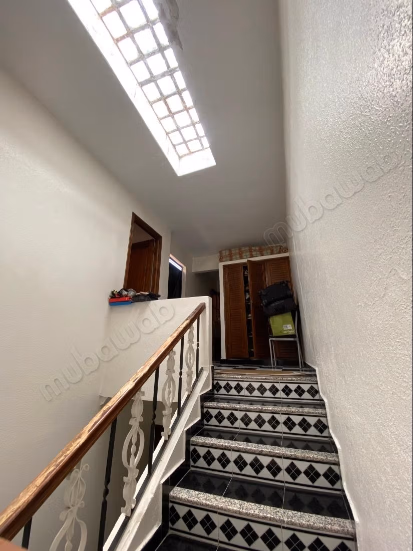 Maison à vendre 3 étages avec 4 garages