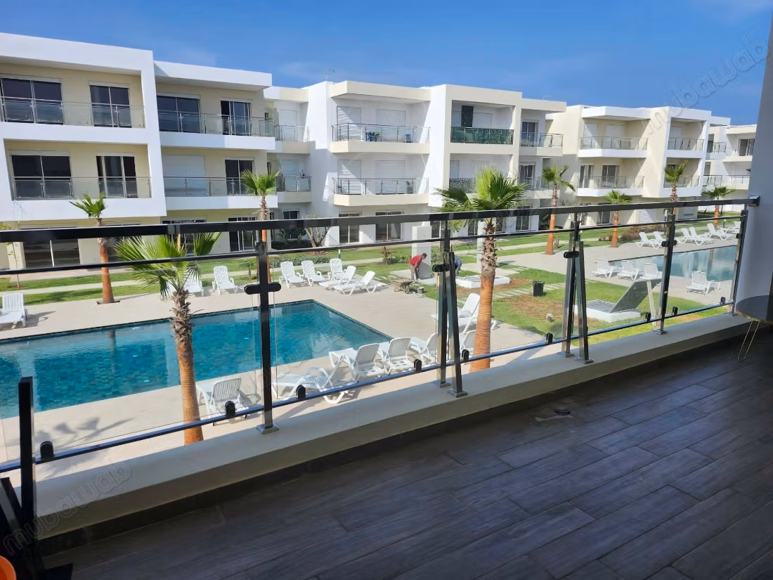 F2 meublé avec vue piscine 
1er étage