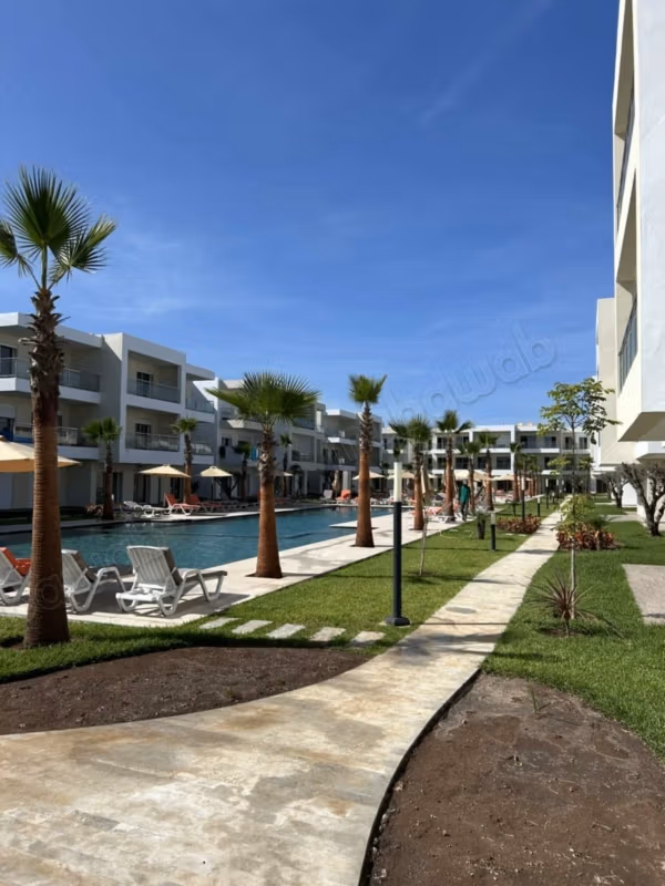 F2 meublé avec vue piscine 
1er étage