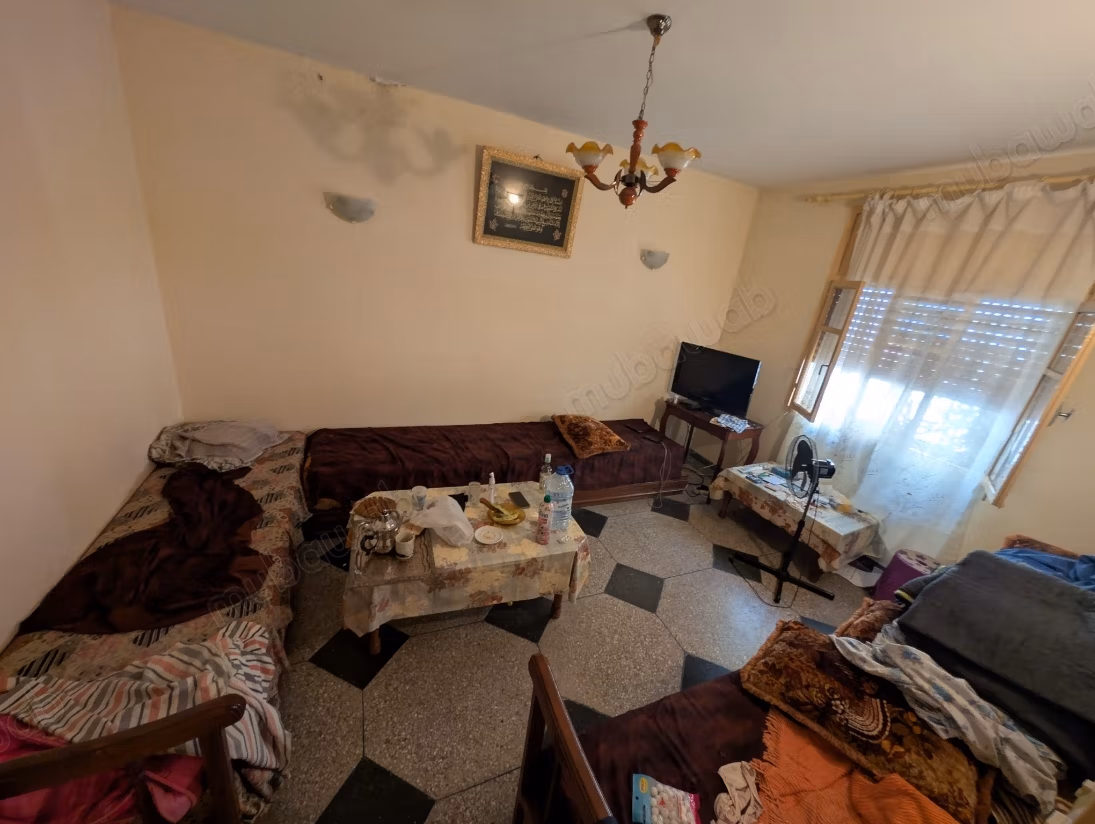 Casa di 110 m2 al suolo su 3 piani nel centro di Temara