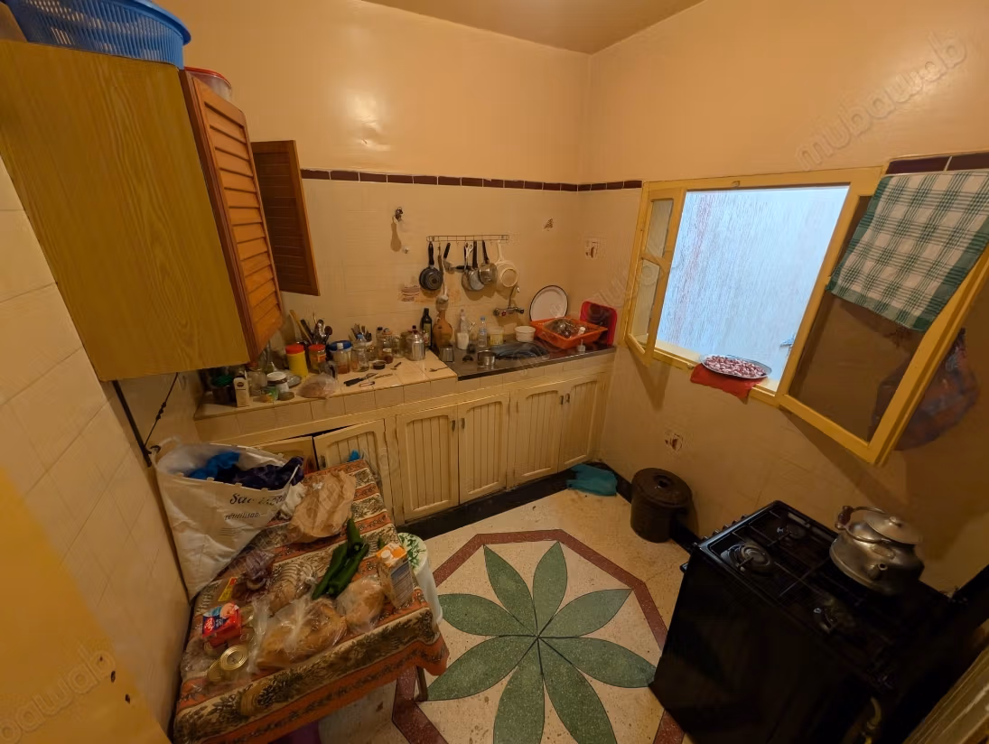 Casa di 110 m2 al suolo su 3 piani nel centro di Temara