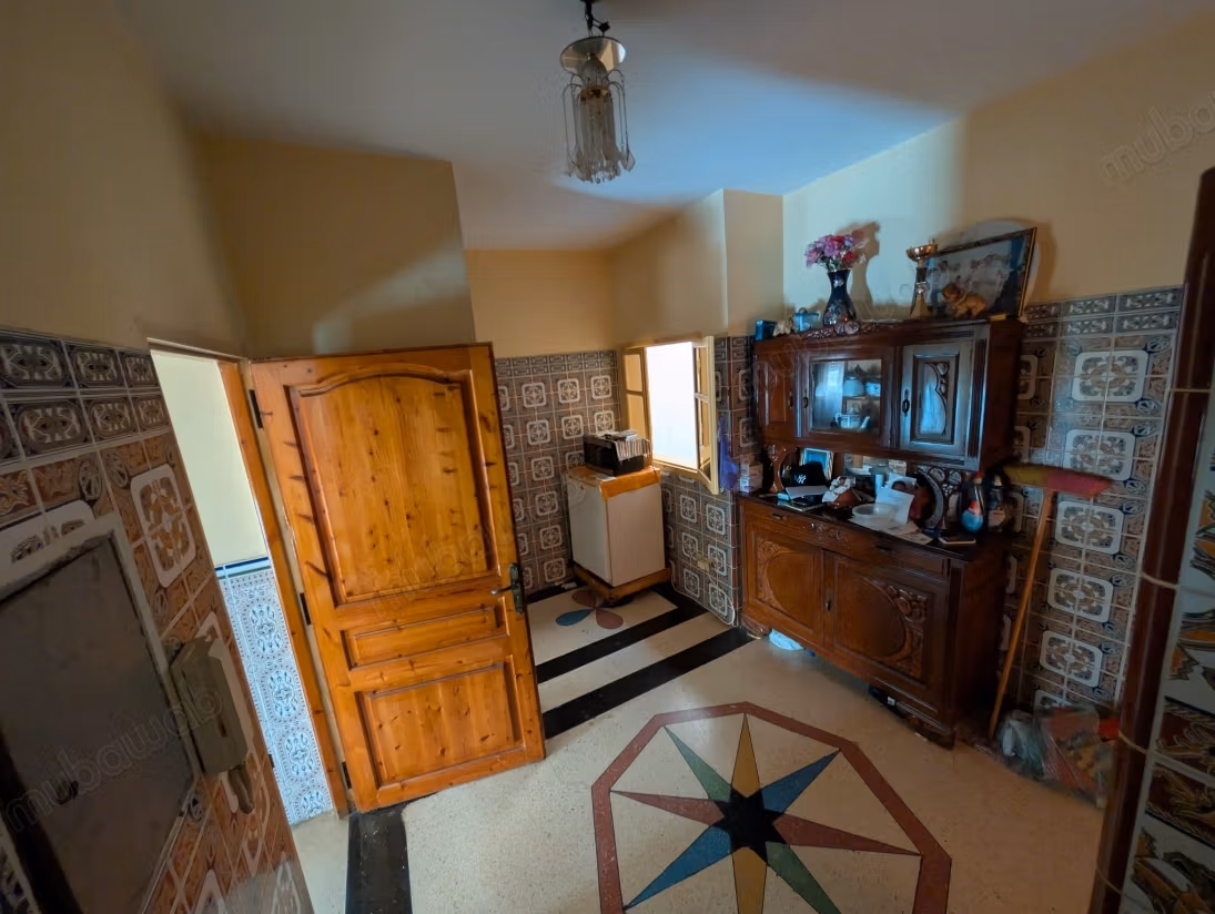 Casa di 110 m2 al suolo su 3 piani nel centro di Temara