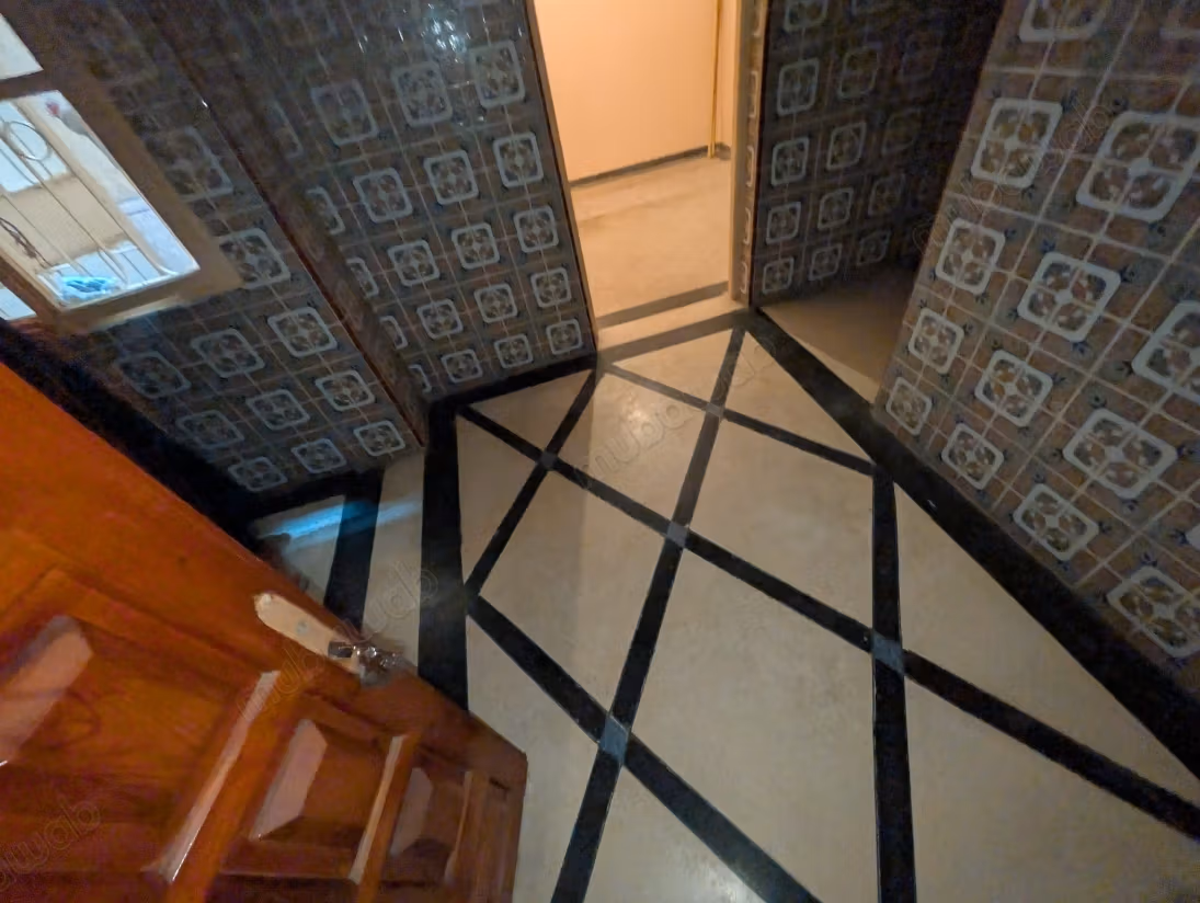Casa di 110 m2 al suolo su 3 piani nel centro di Temara