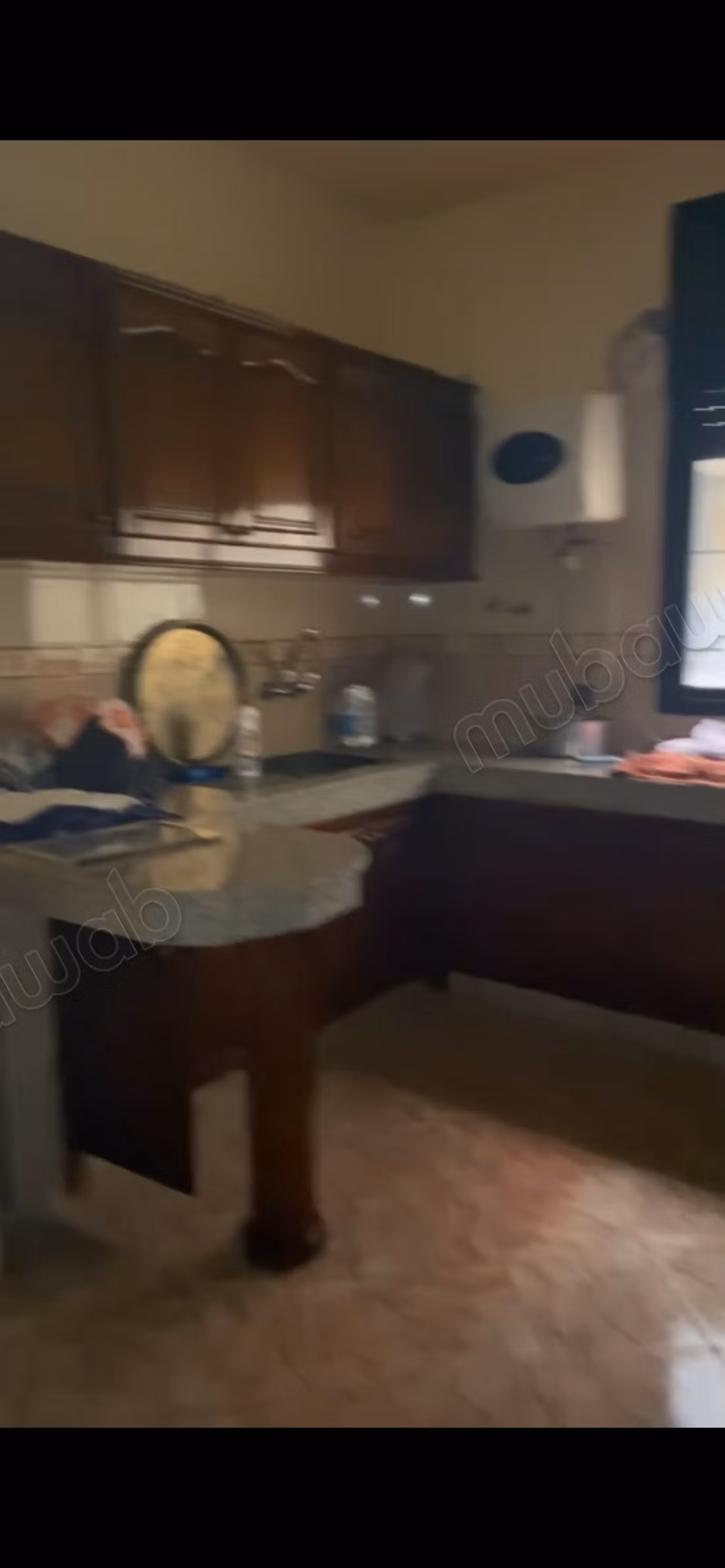Casa di 110 m2 al suolo su 3 piani nel centro di Temara