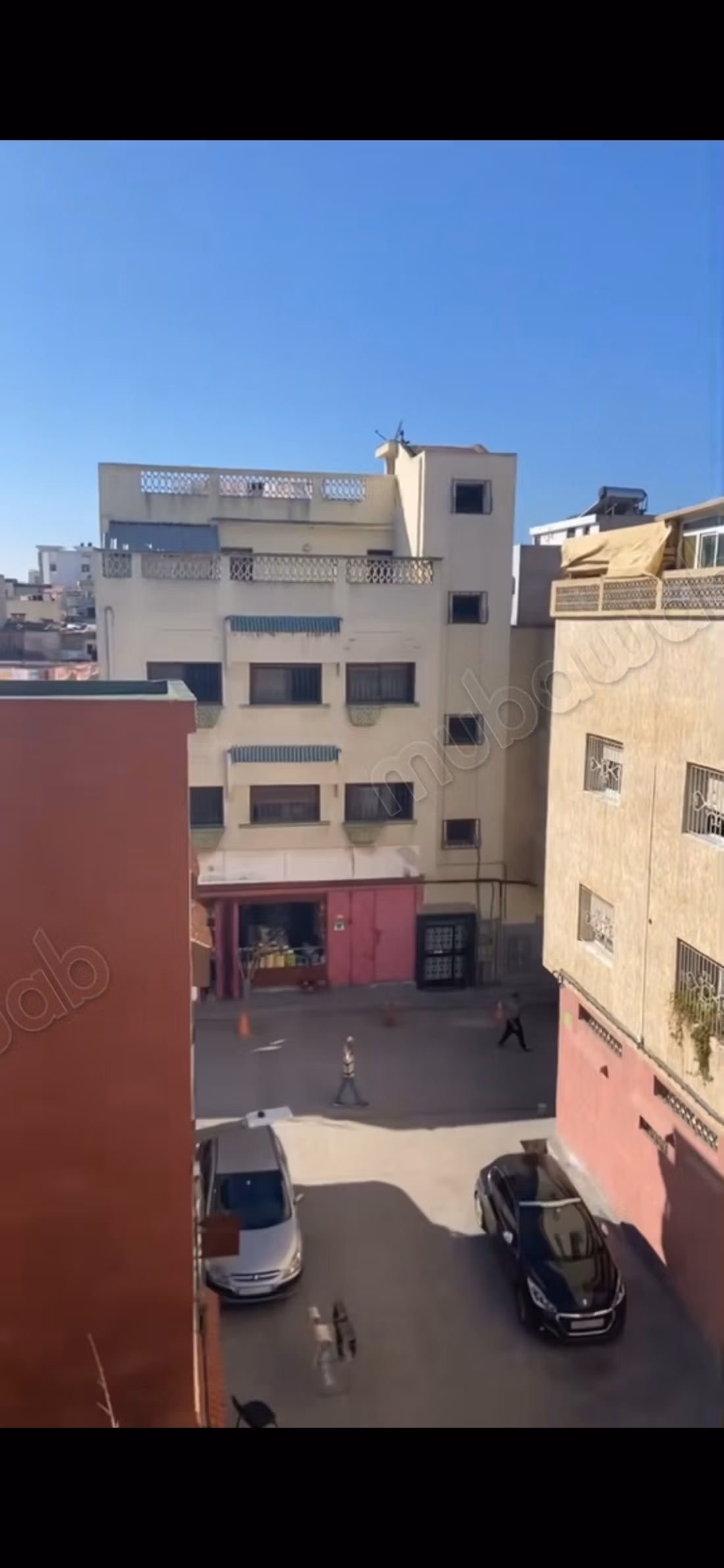 Casa di 110 m2 al suolo su 3 piani nel centro di Temara
