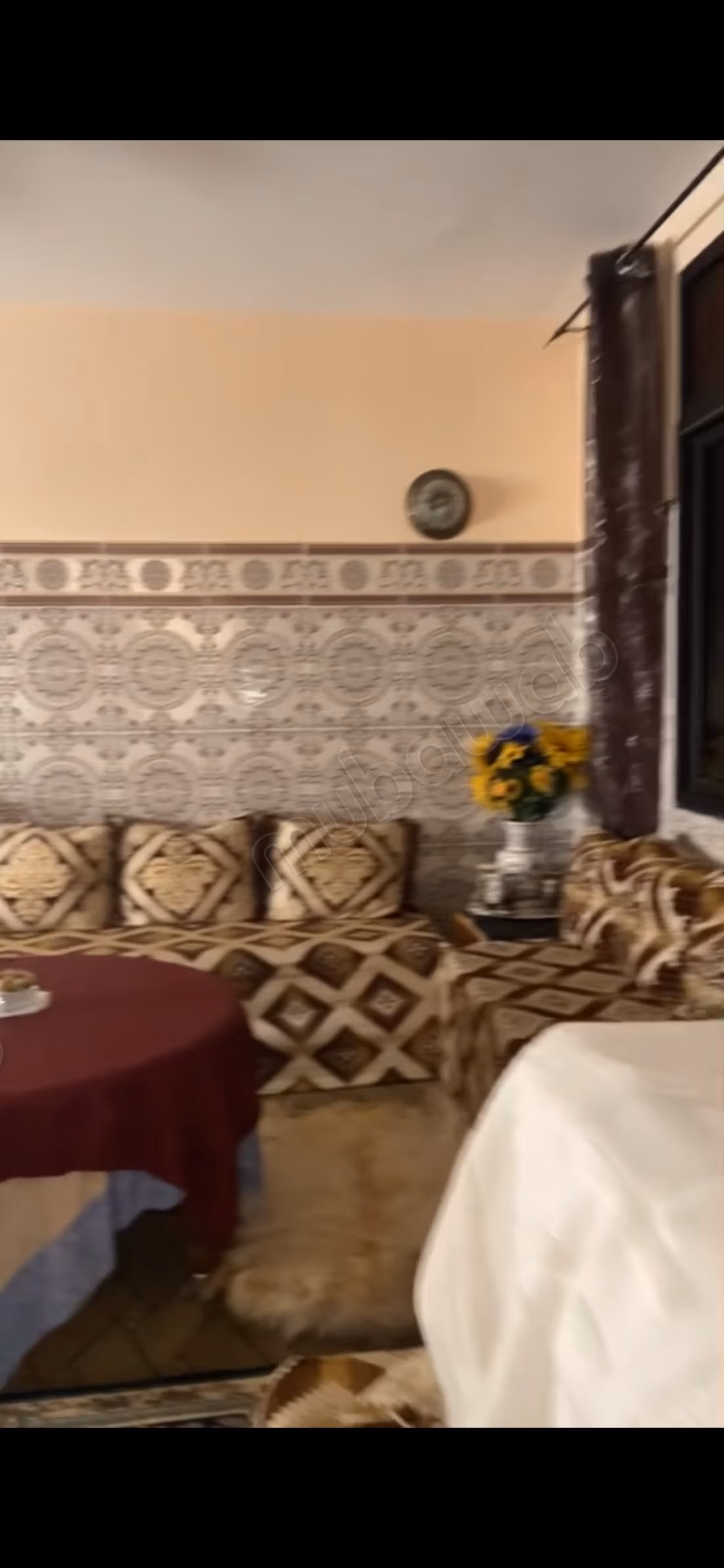 Casa di 110 m2 al suolo su 3 piani nel centro di Temara
