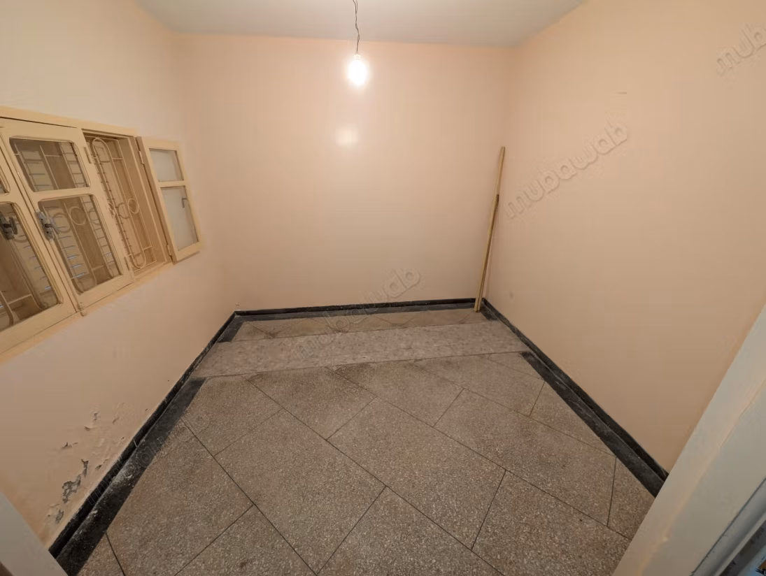 Casa di 110 m2 al suolo su 3 piani nel centro di Temara