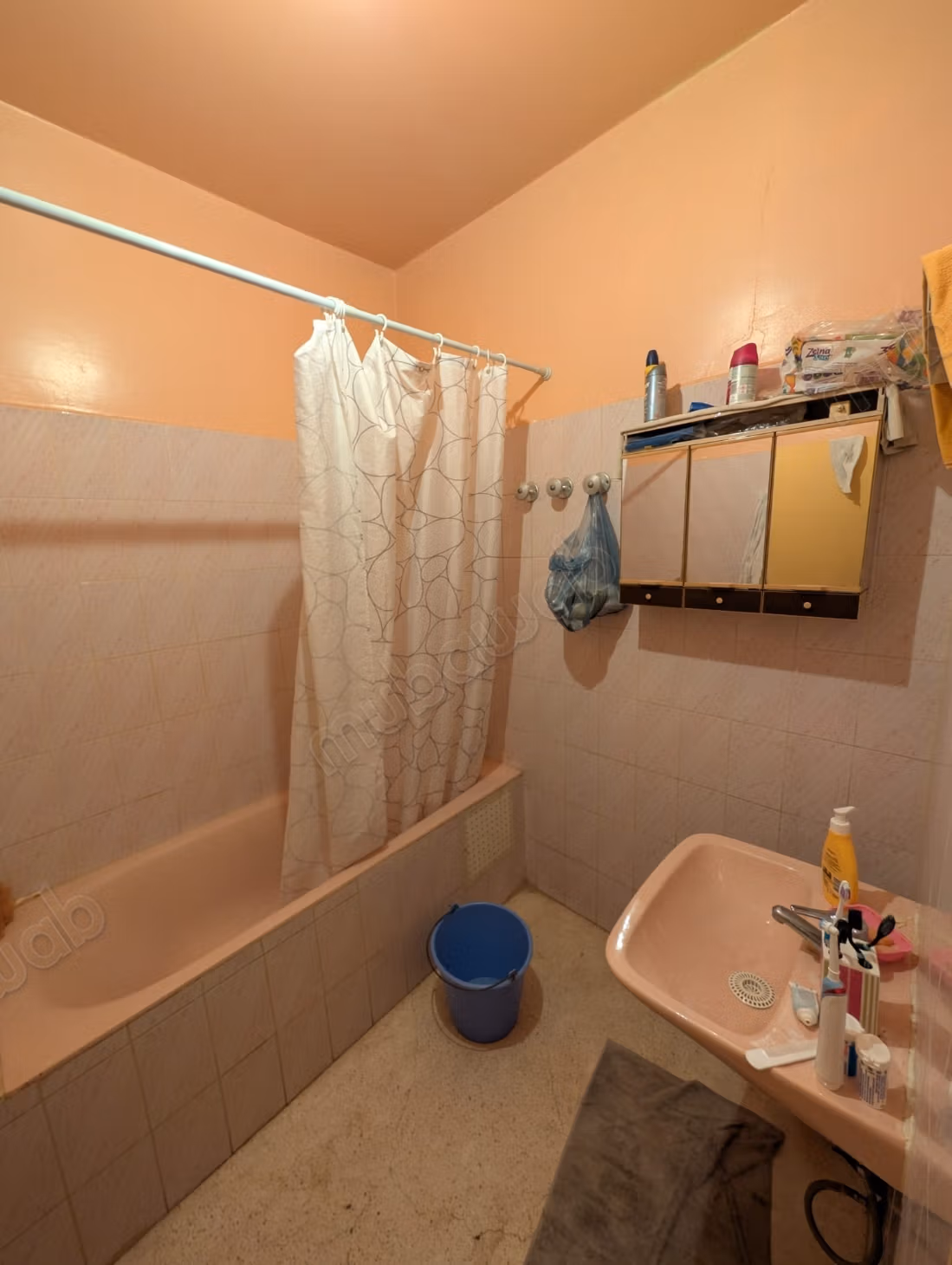 Casa di 110 m2 al suolo su 3 piani nel centro di Temara
