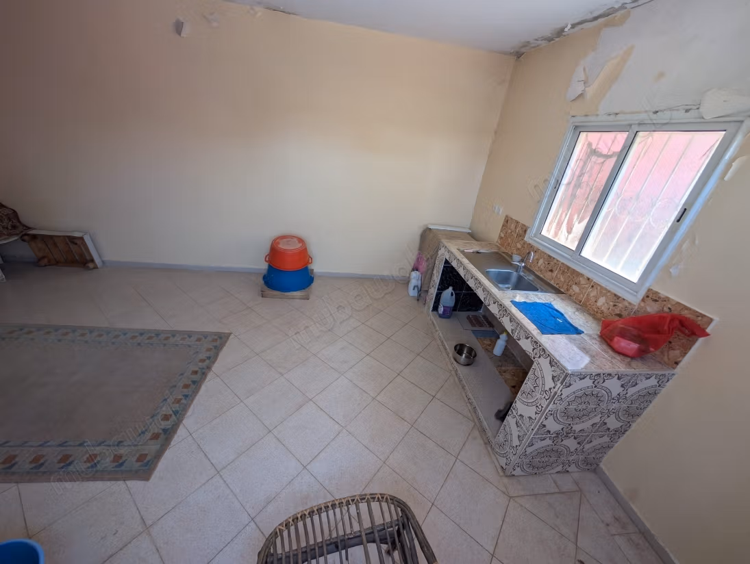 Casa di 110 m2 al suolo su 3 piani nel centro di Temara