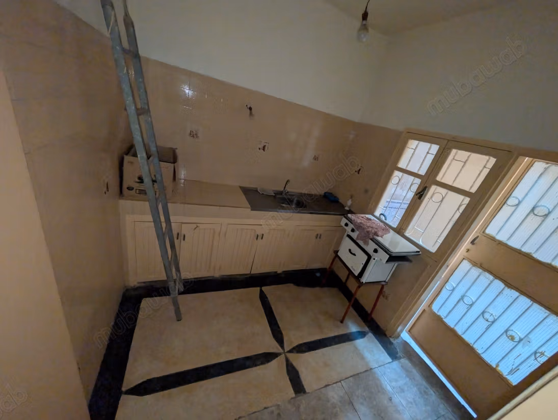 Casa di 110 m2 al suolo su 3 piani nel centro di Temara