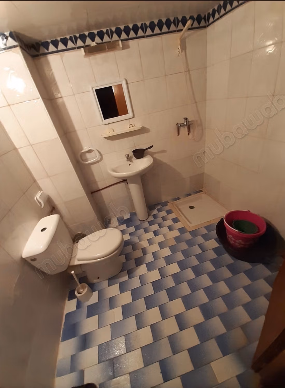 Location saisonnière à La belle vue. 
Surface de 98 m². 
Système de parabole et salon marocain