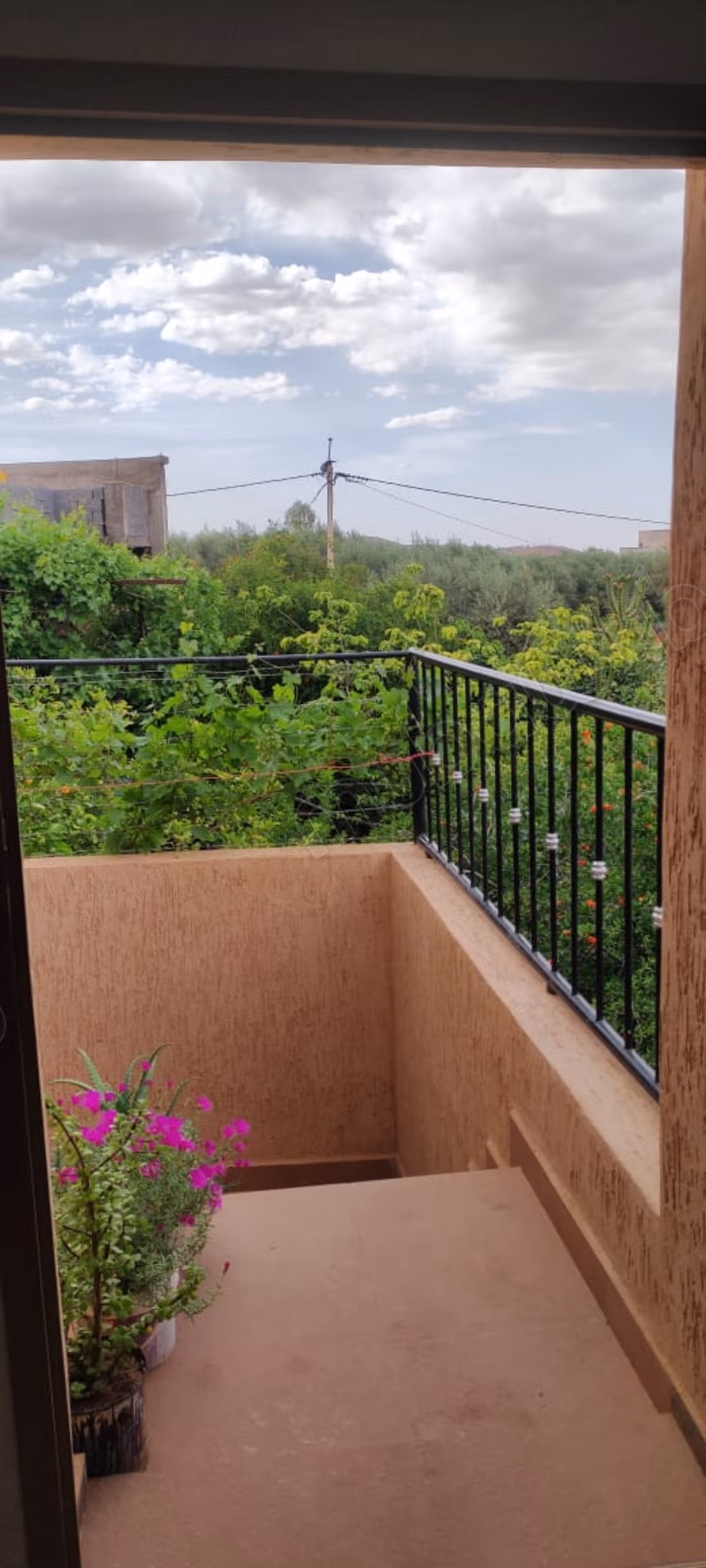 Geweldig huis te koop in Temzzout. Totale oppervlakte 174 m². Geweldig terras